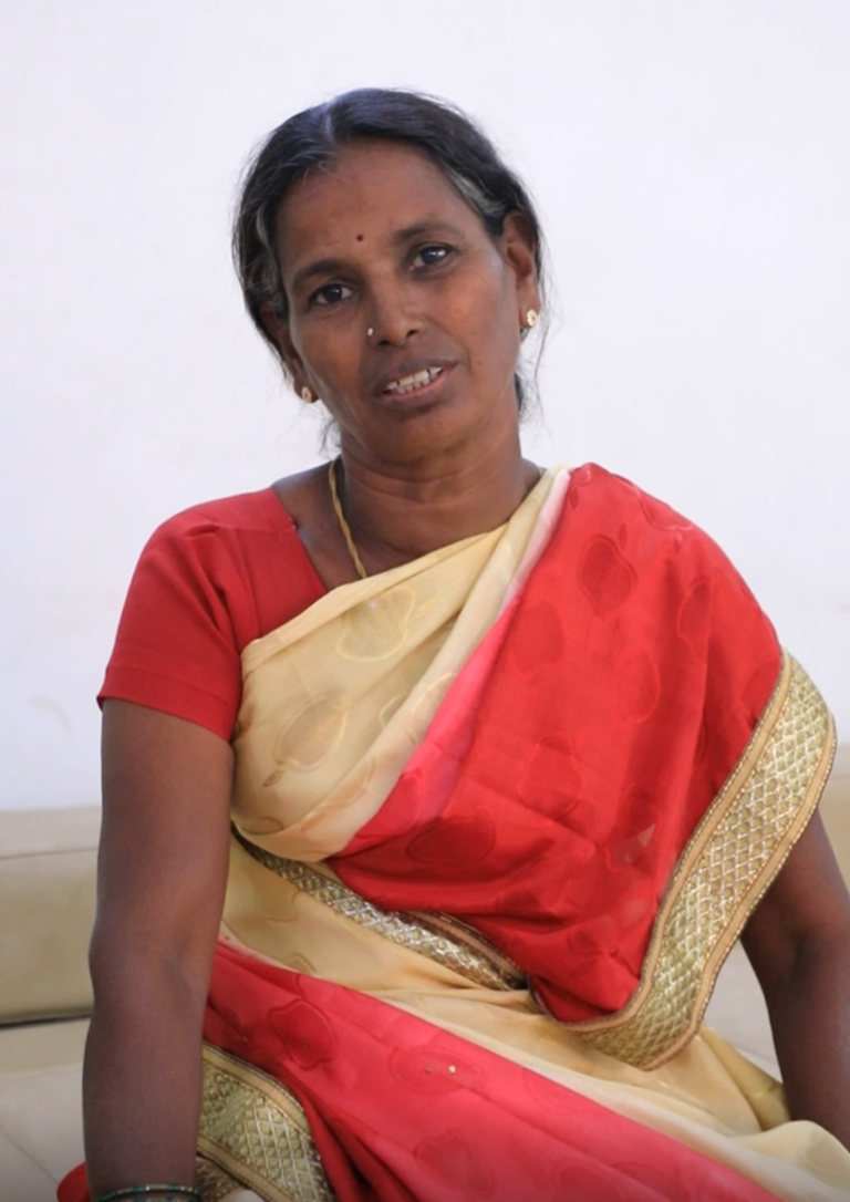 ----------சுமதி | திருவண்ணாமலை ------------ முடக்குவாதம் காரணமாக சிரமப்பட்ட நிலையில் இருந்து, 5 நாட்கள் ஆயுஷ் & மருத்துவ சிகிச்சைக்கு பின் நலம் பெற்றுள்ளார்.